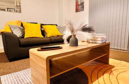Birmingham City Centre Apartment with Parking - Photo 2