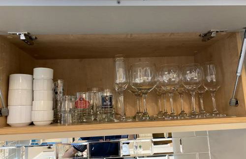 Fabuloso flat 241, Amarílis, Riviera de São Lourenço 3 Piscinas climatizadas carregador veiculo eletrico 2 quartos sendo uma suíte internet 500mb Adega, cozinha equipada completa, serviço de praia fim de semana limpeza trocas de toalhas, - Foto 36