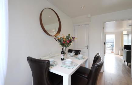 Central Getaway House with Parking, Garden, Wi-Fi - Foto 9