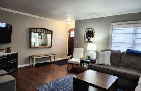 Large Cozy House Near NexusPark Air Hockey - Foto 4