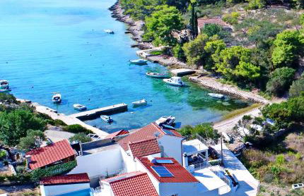 Villa Green Bay Apartments - Photo 12