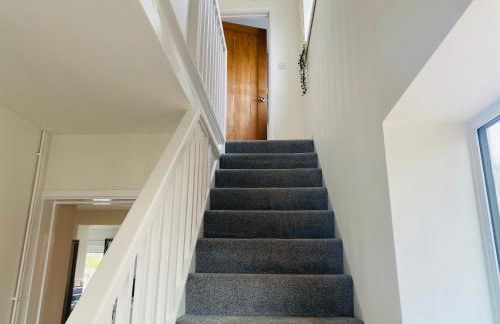 Modern Family Home with Off-Road Parking - Foto 18