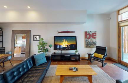 Built In 2007, This Deluxe 3-Story Solar Condo Offers The Best Of Bozeman! - Foto 9