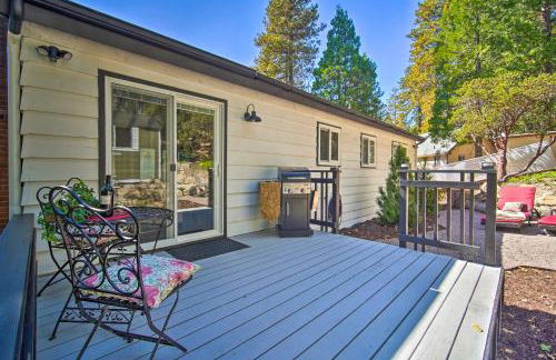 Tree-Lined Twin Peaks Cottage with Custom Stream - Foto 21