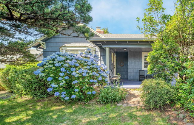 Beach Pines Bungalow by Avantstay Classic Cottage Steps to the Beach w/ Private Yard - Foto 27
