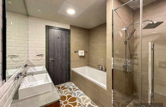 WelHome - Prime 1BR Apartment at Oia Residence - Photo 29