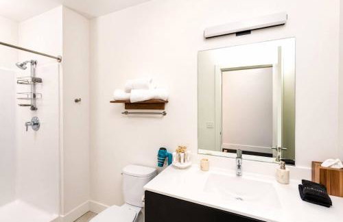 Modern 1BR Apt with Rooftop, Gym, and Parking - Foto 15