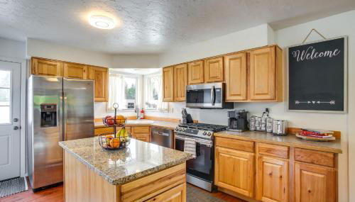 Spirit Lake Home with Fenced Yard 1 Mi to Water! - Foto 2