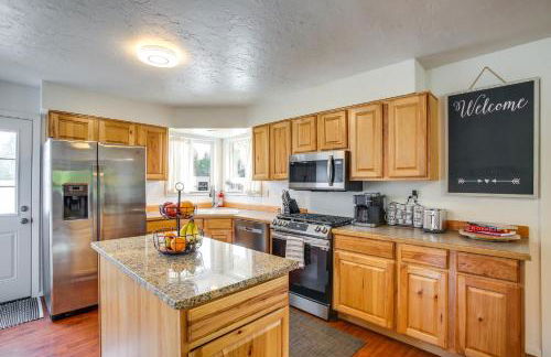 Spirit Lake Home with Fenced Yard 1 Mi to Water! - Foto 2