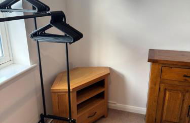 Modern, Sleeps 6, First floor, Parking, Beautiful rural market town, Llani - Foto 23