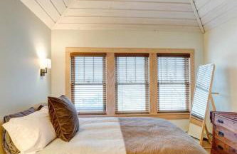 Spacious Arts Crafts Village Home Perfect Summer Base Near Trails Events - Foto 36