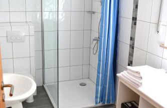 2x Monteurwohnung 1x 2 kleine Einzelzimmer 1x Doppelbett und Schlafcouch im Wohnbereich - Foto 16