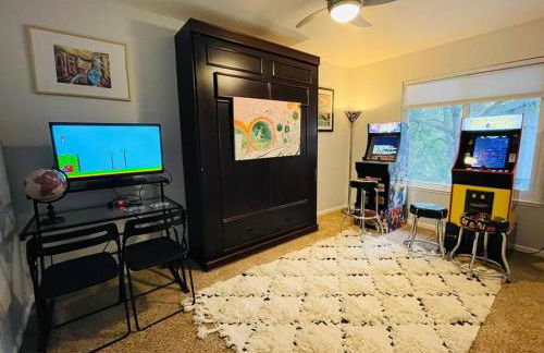 Artist's Condo with 2 Bedroom & Arcade - Foto 6