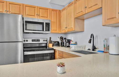 Pink playhouse sq near Progressive field & CSU - Photo 15