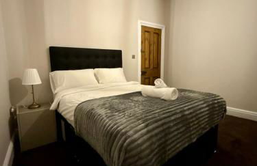 Large Luxury 4 bedroom home with parking - Foto 51