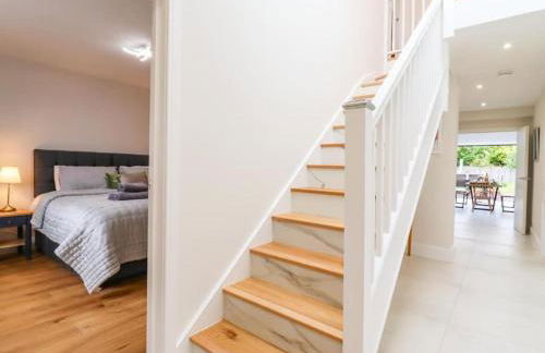 Homely 6 bed Cottage 30 mins to Heathrow, London, Legoland, Windsor Castle - Photo 33