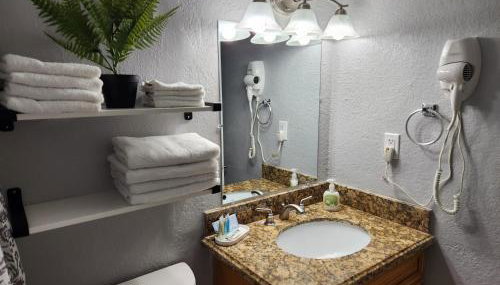 Beautiful 2-Bedroom Condo Near Universal and other Orlando Attractions, King Bed & Wi-Fi - Foto 5