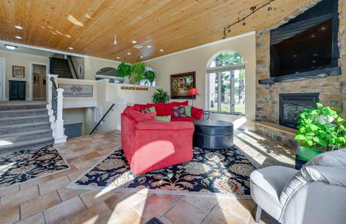 Large Home with Indoor Basketball Court and Game Room! - Foto 4