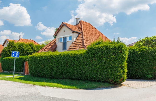 4 bedroom House in Siófok with private pool and garden - Photo 35