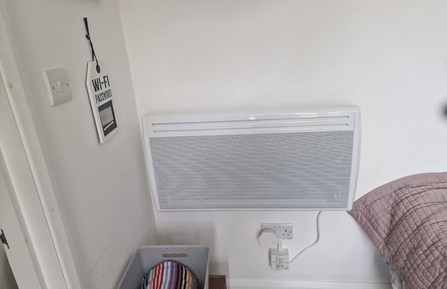 Cozy Studio in Dagenham, London - Photo 6