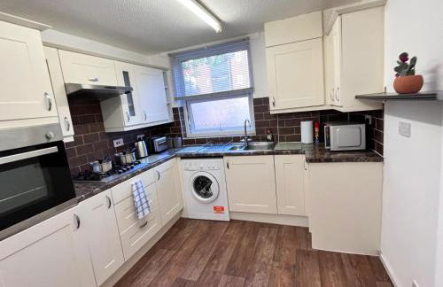 Abbey Wood Serviced Apartment 3BRH Free Wi-Fi Parking Tea and Coffee - Photo 6