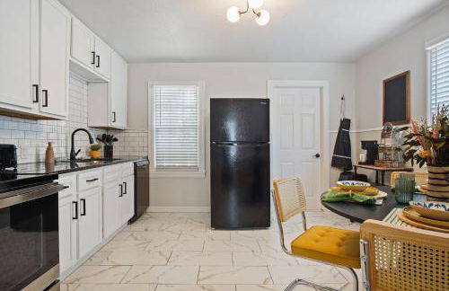 Charming Yellow Door House Steps from OU - Photo 25