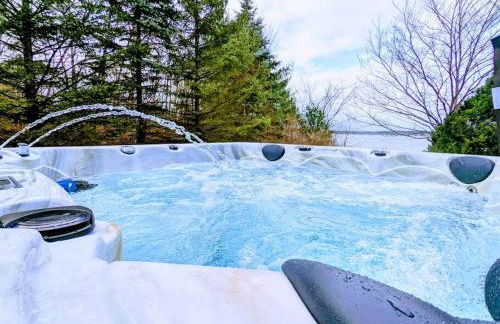 Artemis Lakehouse - Hot Tub, Lakefront & Racetrack - Photo 1