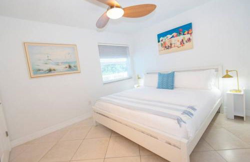 Surfside Beachfront Escape - Neat and Bright - Foto 18