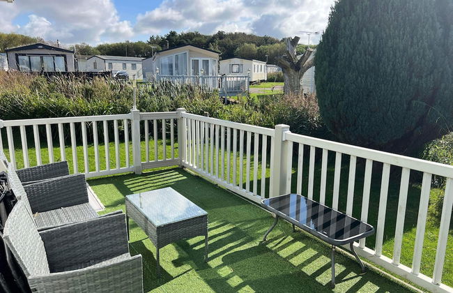 Inviting Luxury 2-bedroom Caravan in Hunstanton - Photo 17