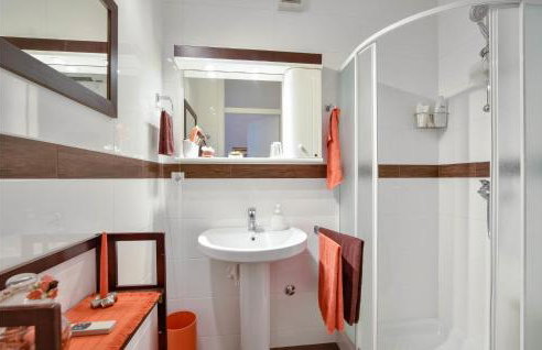 Beautiful Home In Kucice With Wifi - Photo 25