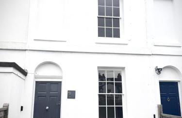 Big PROMO! Central Canterbury City Escape 2BR 2BA House, en-suite, Couples Retreat, Perfect For Families, Students, Relocators FREE Parking Fast WiFi - Foto 9