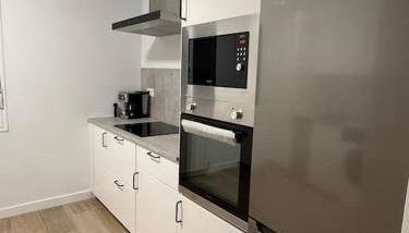 Vivienda renovada y céntrica - Foto 3