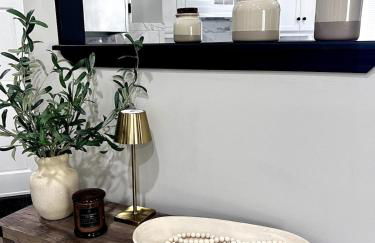 Quiet Stylish Stay with Office Space near Downtown - Foto 2