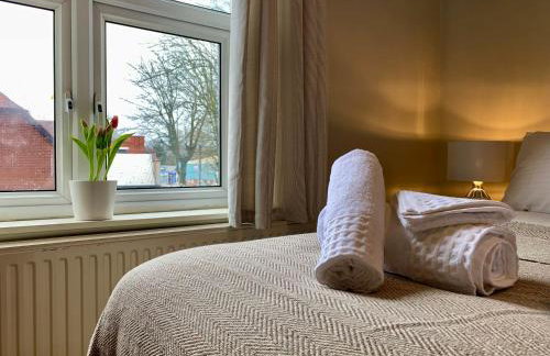 6BR Home with Parking Near Wolverhampton - Foto 36