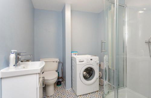 Blue Sparrow 4 bed House off road PARKING Pet friendly - Foto 17