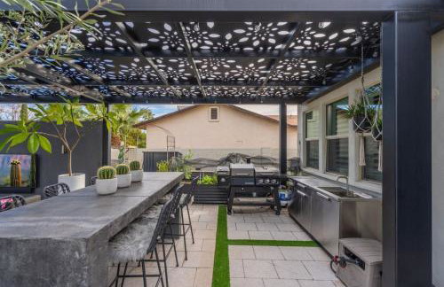 Elegant Phoenix Getaway w Pool and Spa Heating - Foto 22