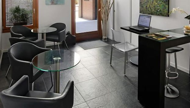 Coin salon dans le hall