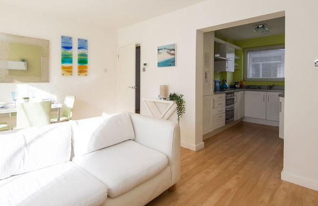 Sunny Modern Nr Beach Village w Parking - Photo 7