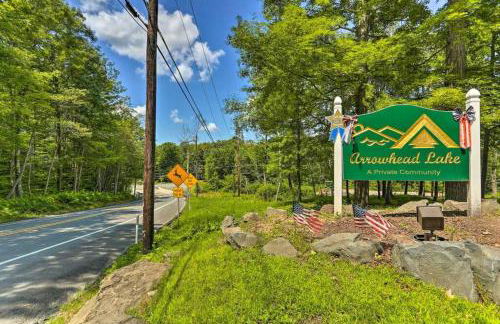 Romantic Pocono house - stream, lake, beach, pool, firepit - Foto 13