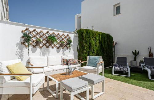 CASA LA PLAYA-CONIL Vacaciones de Lujo en Conil con Todas las Comodidades NETFLIX-HBO-DISNEY-CANALES DE FUTBOL-WIFI ALTA VELOCIDAD-SMART TV 65"-ALEXA - Foto 13