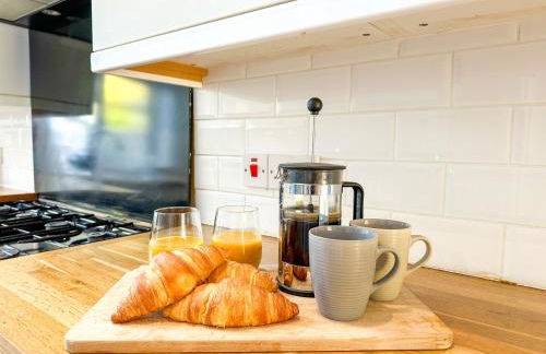 Modern Family Home near Reculver - Sleeps 8 - Pets Friendly! - Photo 10