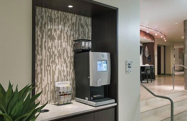 Luxurious Studio in the Seaport District - Photo 6