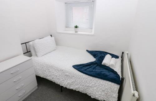 Holly House - Photo 18