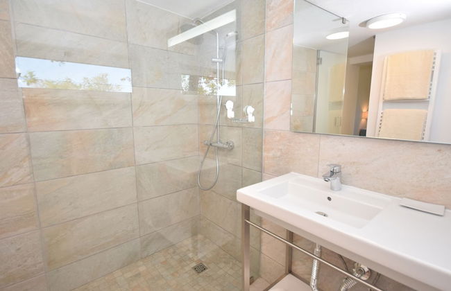 Elegant Loule Mansion With Pool - Photo 17