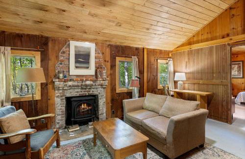Charming Cabin in the Trees for a Getaway near Hanover, New Hampshire - Foto 8