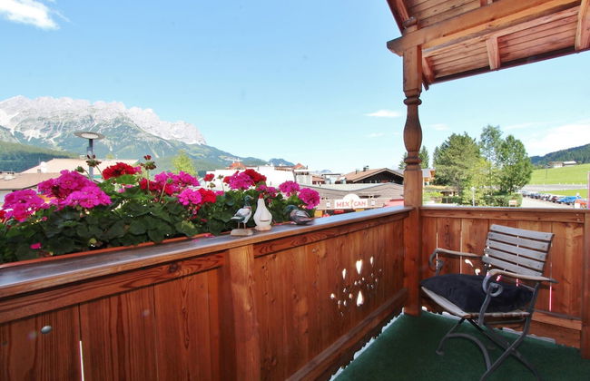 Unique Chalet in the Center of Elmau, Near Ski Lift - Photo 21