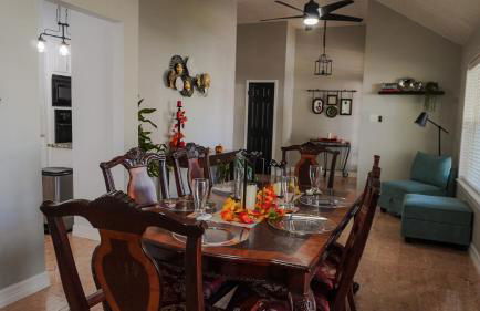 Maple House Romantic Getaway WHot Tub Near IAH - Foto 30