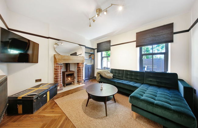 Host Stay Charnwood Cottage - Photo 2