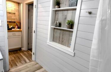 F Lakefront! Remodeled, Sleeps 4, Boat Slip, Patio, WiFi, Cable, Pool - Foto 30