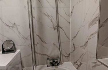 Bright 4BR Home, Outdoor Garden, Easy Parking - Foto 18